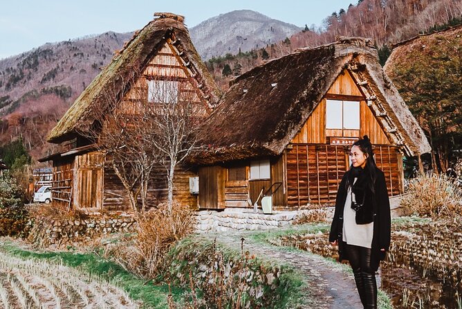 1 Day Private Charter Tour to Shirakawa-go & Takayama - Takayama Jinya explains the town’s official past
