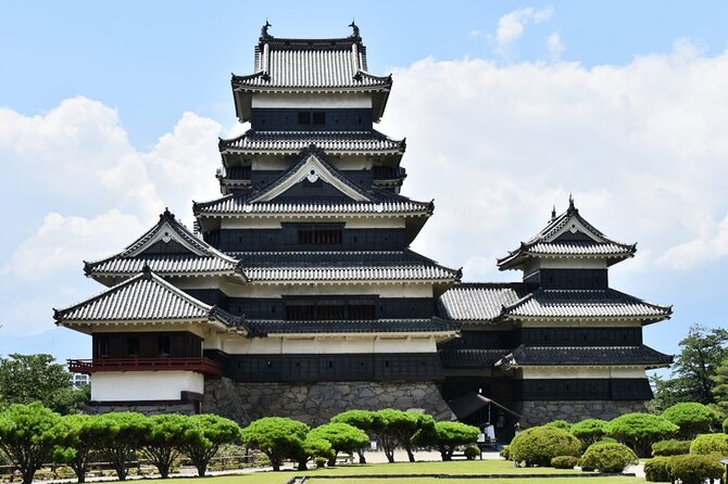 1-Day Tour from Nagano and Matsumoto Kamikochi & Matsumoto Castle - Nawate-dori and Frog Street
