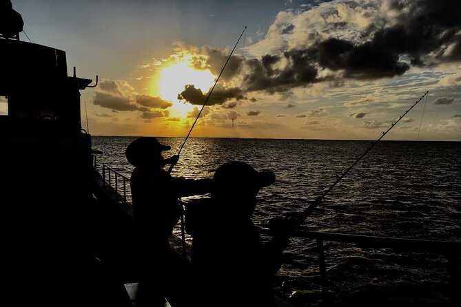 2 hours family fishing in Okinawa - Learning the equipment before the first cast