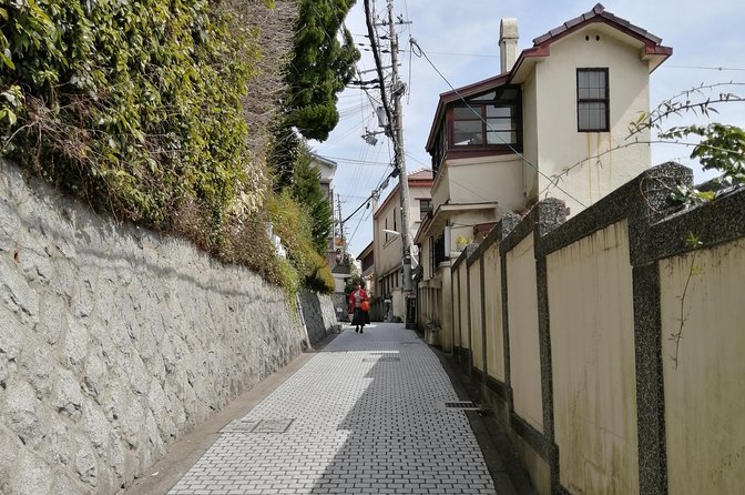 4-Hour Multicultural Kobe Walking Tour with Genuine Kobe Beef - Walking, meeting points, and cruise-day planning