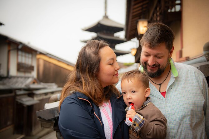 A Privately Guided Photoshoot in Beautiful Kyoto by a Pro - Higashiyama: Maruyama Park, Ninenzaka, and Yasaka Pagoda