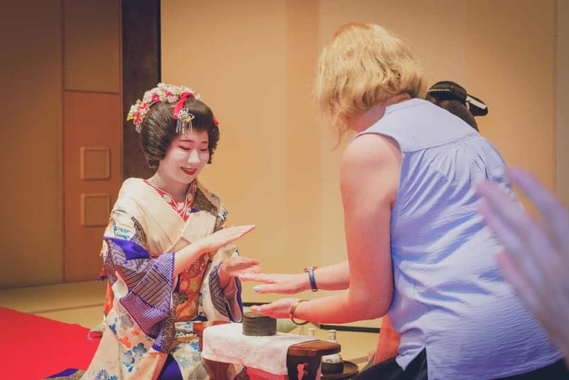 Asakusa: Geisha Performance and Tea House Experience - The welcome, drinks, and first impressions