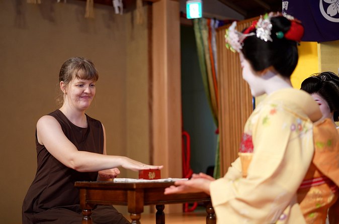 Authentic Maiko Experience＆Kyoto Dinner (Free drink) at Noh Stage - The two-shot photo and personal conversation