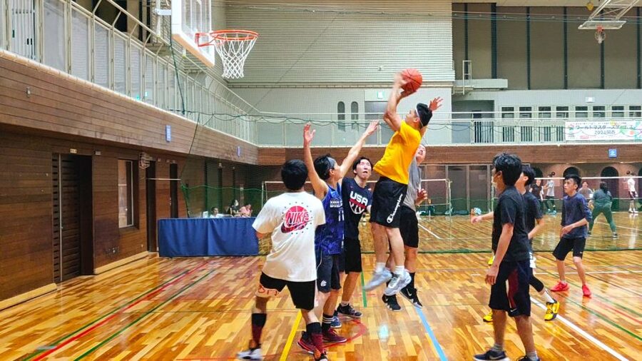 Basketball in Osaka with local players! - Three hours of basketball in Osaka