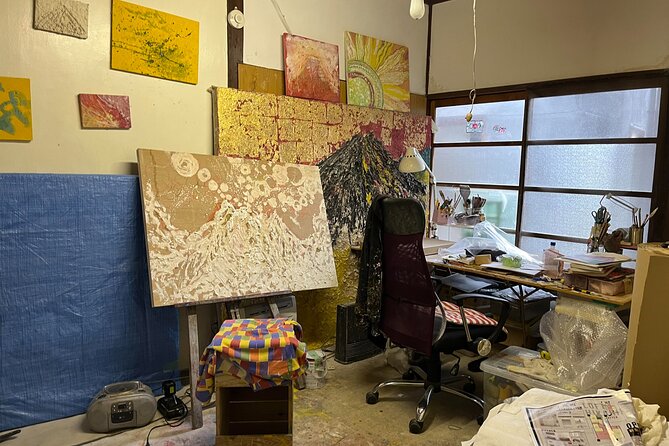 Become a local! A Walking Tour of Arts, Crafts & Onsen Culture - Guides, group size, and the feel of the walk