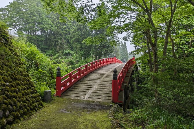 Day Tour from Kanazawa OR Toyama: Snow Wall and Mysterious Valley - Pickup, guide service, and group comfort