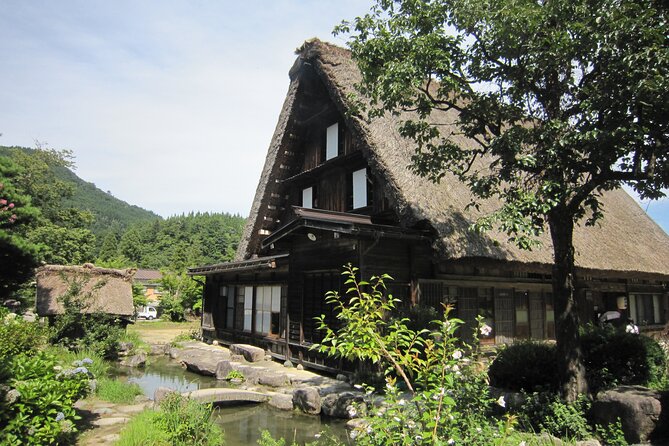[Day trip bus tour from Kanazawa Station] Weekend only! World Heritage Shirakawago Day Bus Tour - Should you walk to the observatory?