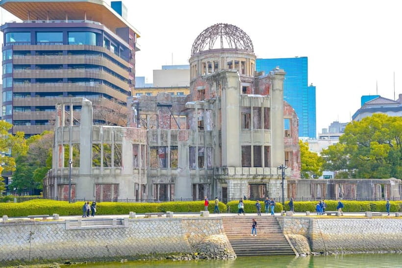 Day Trip to Hiroshima & Miyajima with Itsukushima Shrine - Returning to Hiroshima and changing the mood