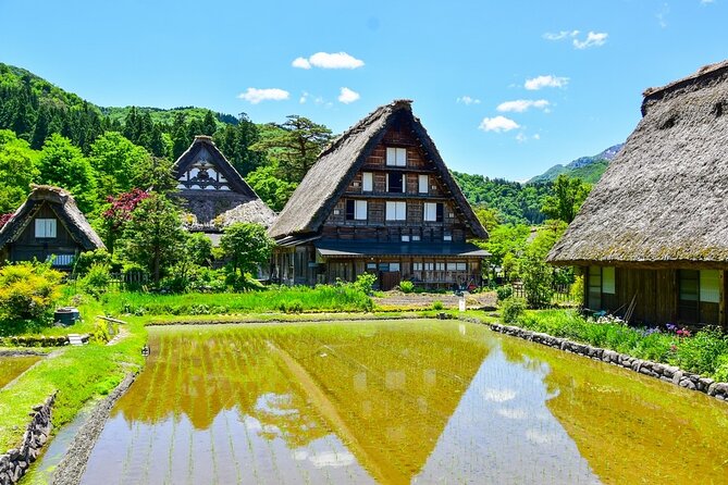Departing from Takayama [Regular sightseeing bus] World Heritage Sites Shirakawago and Gokayama Ainokura - Minkaen: the included museum stop