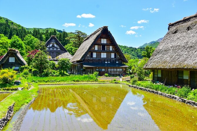 Departing from Takayama [Regular sightseeing bus] World Heritage Sites Shirakawago and Gokayama Ainokura - What the bus guide does, and what the guide does not do