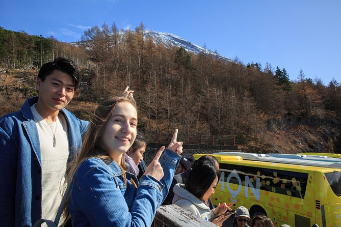 Discover Mt. Fuji 5th Station & Kawaguchiko Sightseeing Day Tour - Bus changes, luggage, and the return to Tokyo