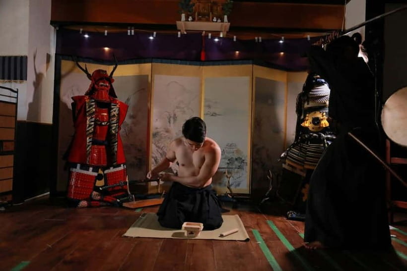 Experience Samurai and traditional Culture to the fullest - Wearing armor for the Osaka Summer Battle