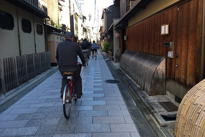 Explore Hidden Alleyway with a Local Expert (Morning tour) - Miyagawacho Shows Kyoto’s Wooden Side