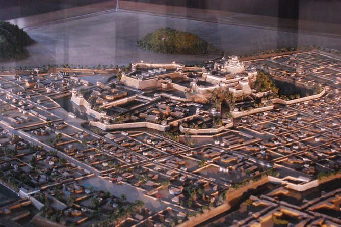 Explore Himeji Castle a Guided Walking Tour - Adding Koko-en’s one hour of Japanese gardens