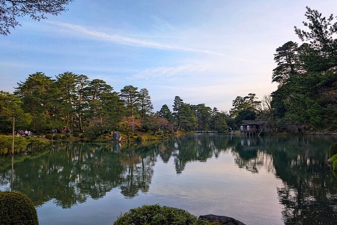 Explore Kanazawa Half Day Private Tour with Local Guide - Higashi Chaya District after the market