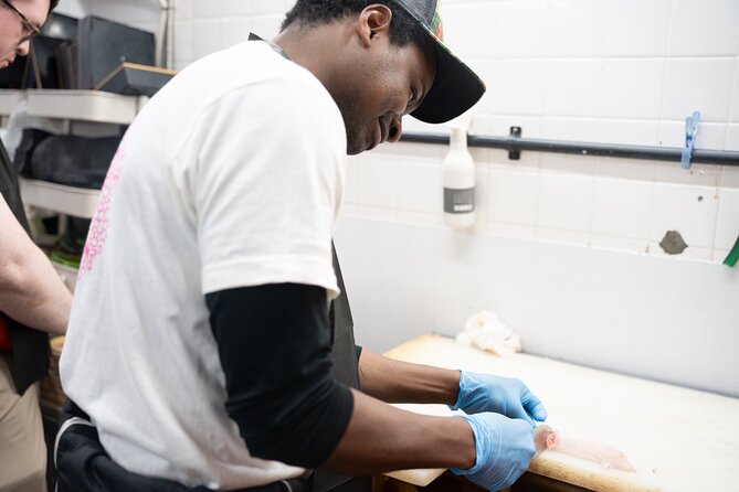 Fish Cutting workshop in Kyoto Japan - Cutting sashimi at a 400-year-old Kyoto fishmonger