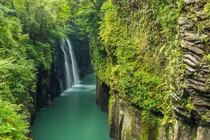 From Fukuoka: Miyazaki, Takachiho Gorge And Shrine Day Tour - Kamishikimi Kumanoimasu Shrine and its forest approach