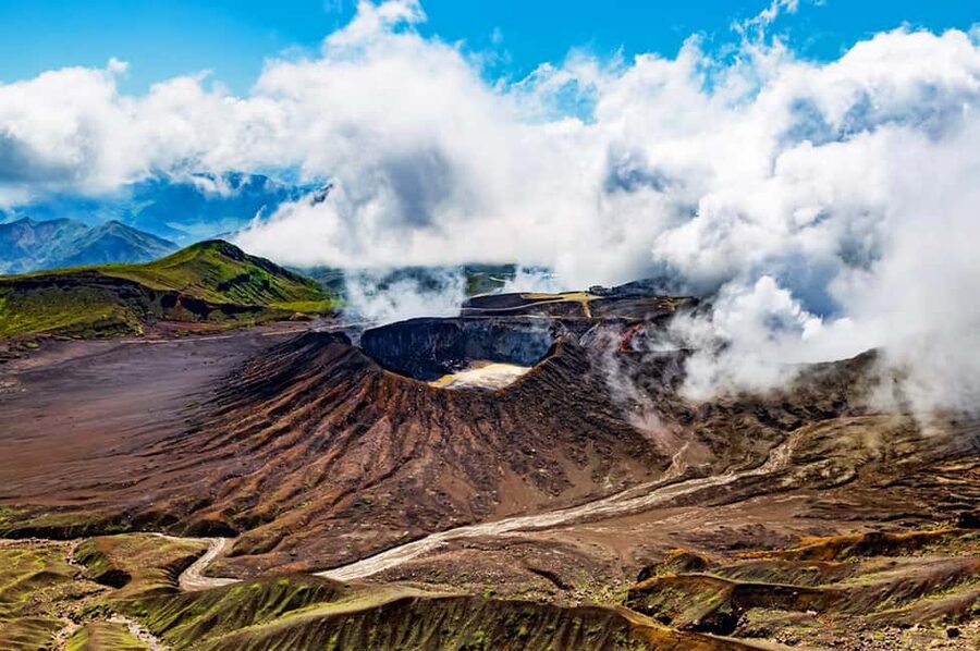 From Fukuoka: Mount Aso, Kurokawa Onsen, and Shrine Tour - The 8:00 am departure from Hakata Station
