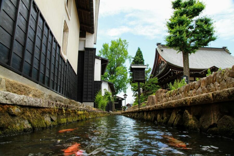From Kanazawa: Shirakawago, Hida-Furukawa and Takayama Visit - Shirakawago and the Sho River crossing