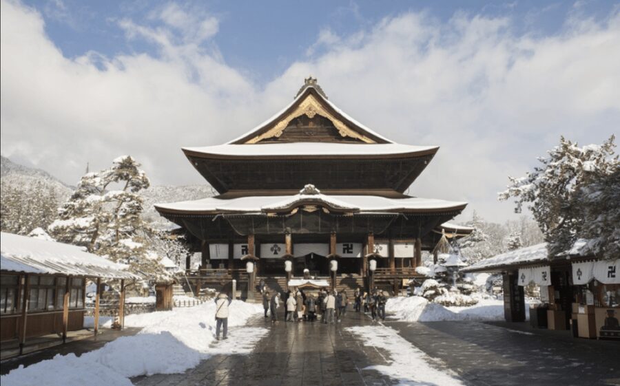 From Nozawa Onsen: Snow Monkeys and Zenko-ji Day Trip & Sake - Zenko-ji Temple and Nagano’s spiritual center