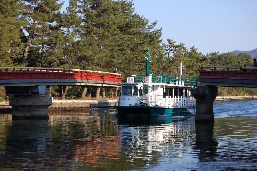 From Osaka: Amanohashidate and Ine Bay Day Trip - Guides make the long day easier