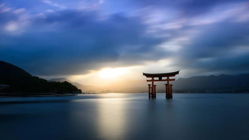 From Osaka: Hiroshima and Miyajima Day Trip by Bullet Train - One hundred minutes to eat, wander, and meet the deer