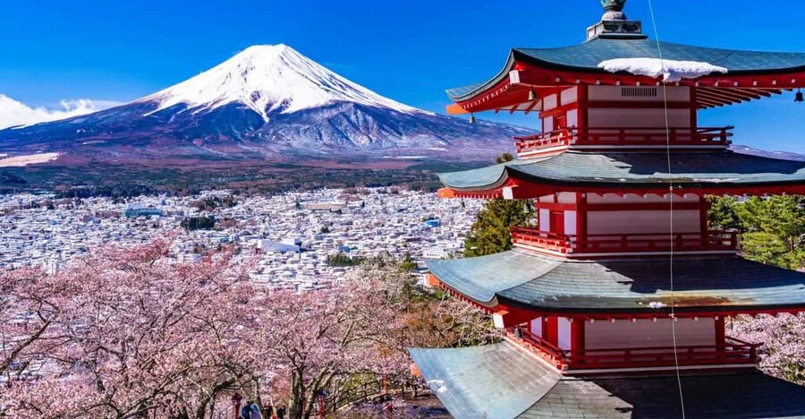 From Tokyo: Fuji Mountain Area - FujiQ - Lake Kawaguchiko - Chureito Pagoda - Key points to know before you go