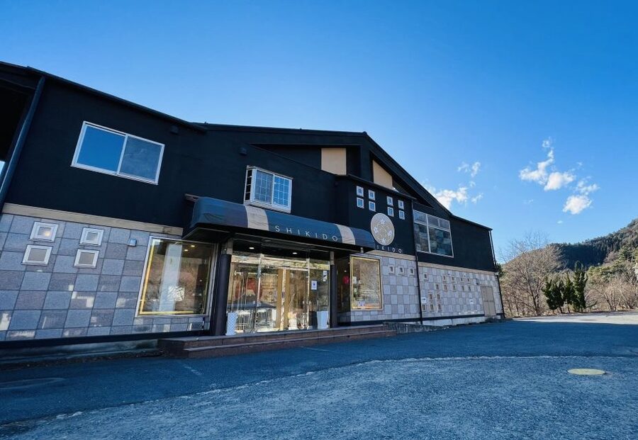 From Tokyo: Mt.Fuji, Tea Ceremony & Outlet Shopping Day Tour - The Kinohananoyu onsen option