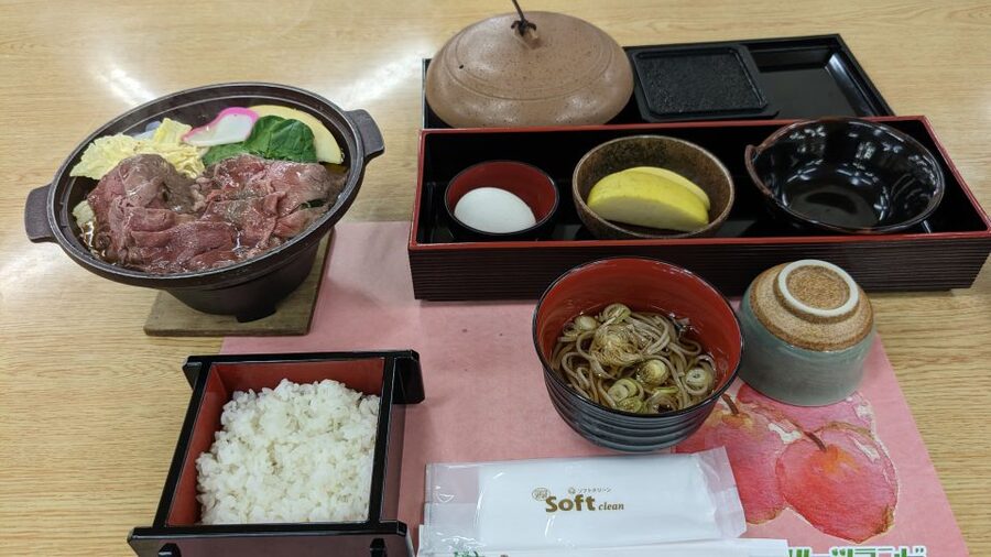 From Tokyo: Snow Monkey 1 Day Tour with Beef Sukiyaki Lunch - The walk into Jigokudani Monkey Park