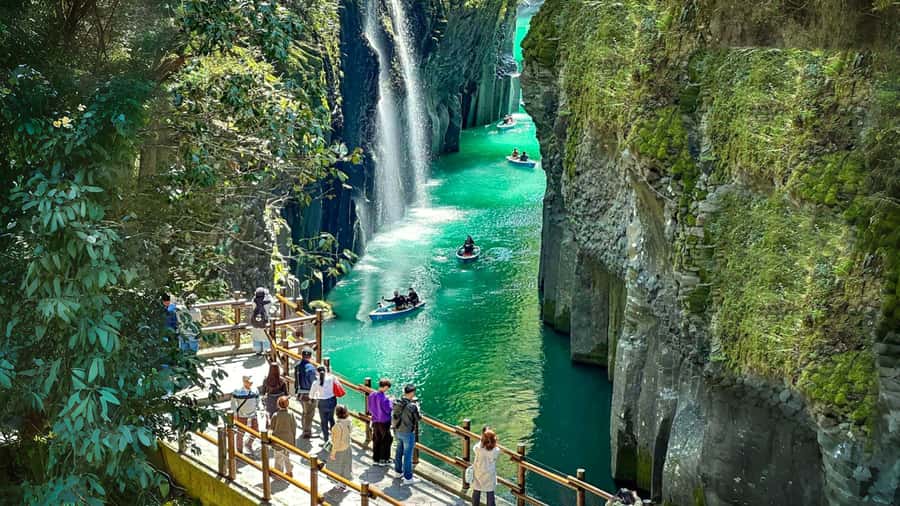 Fukuoka: Takachiho Gorge & Scenic Railway One Day Tour - A 30-minute ride on the Amaterasu Railway