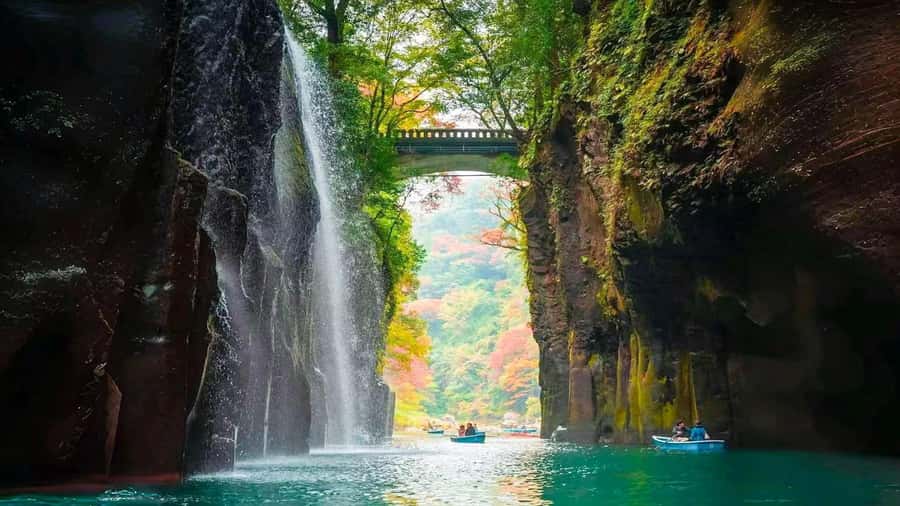 Fukuoka: Takachiho Gorge & Scenic Railway One Day Tour - What the day feels like in practice