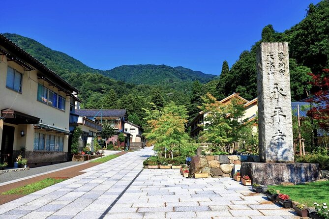 Full Day Tour Eiheiji Buddhist Temple and Fukui City Castle Town - Zuigenji and the castle rooms moved into a temple