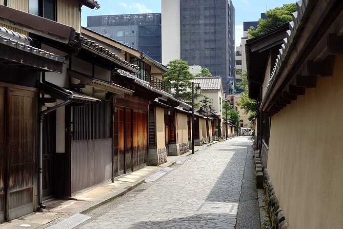 Full-Day Tour from Kanazawa: Samurai, Matcha, Gardens and Geisha - Lunch: useful freedom, but no meal included