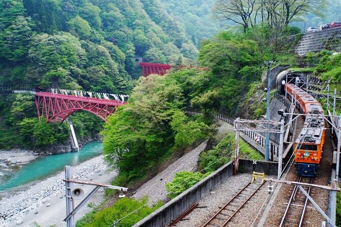 Full Day Tour to Kurobe Gorge and Unazuki Onsen from Kanazawa - Returning to Unazuki for foot baths and Buddhas