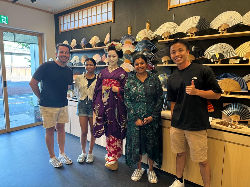 Gion Walking Tour, Geisha Show and Japanese Game in Kyoto - Tea, a Japanese snack, and the maiko dance