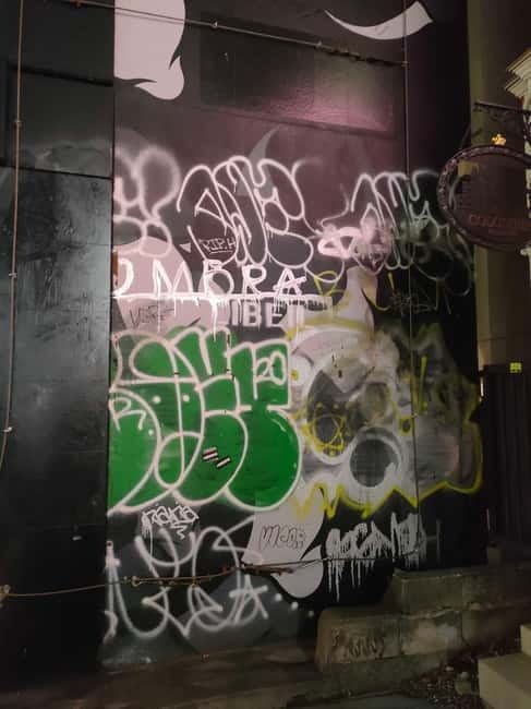Graffiti in Tokyo Walking Tour: Shibuya and Harajuku - Finding tags and murals most visitors miss