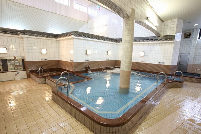 Guide tour of Japanese bathing culture at Funaoka Onsen - What guide Atsuki adds
