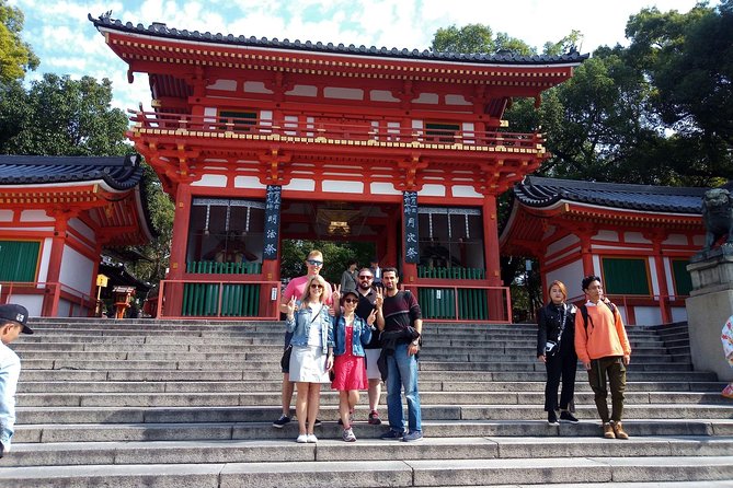 Guided Gion Tour: Explore Kyoto’s Historic Geisha District - Yasaka Shrine, Kyoto’s lively spiritual center