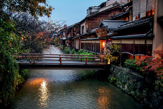 Guided Gion Tour: Explore Kyoto’s Historic Geisha District - Maruyama Park for a slower pause