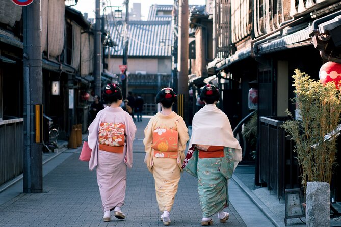 Guided Gion Tour: Explore Kyoto’s Historic Geisha District - Hanamikoji Street and the classic Gion view