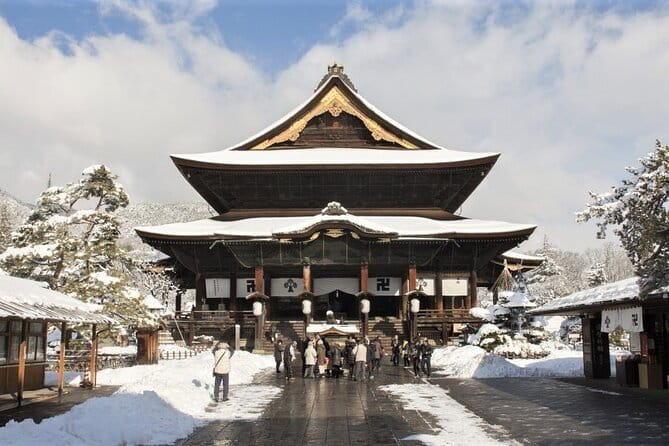 Half-Day Zenkoji Tour with Tea Experience - Starting with oyaki at Ogawanoshodaimonten