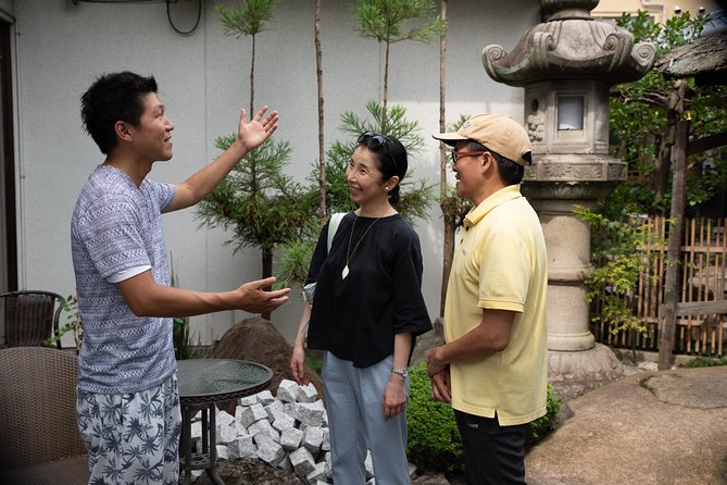 Highlights & Hidden Gems With Locals: Best of Kyoto Private Tour - Coffee and another look at Yasaka Shrine