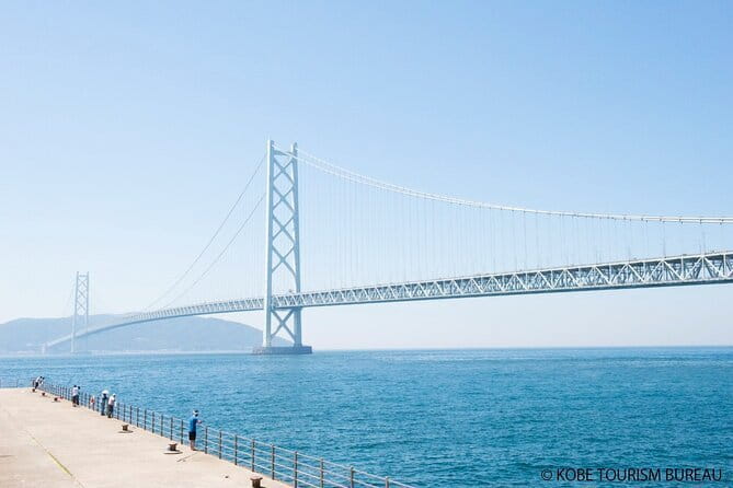Himeji Castle and Akashi Kaikyo Bridge Walking Tour from Kyoto - Touring the White Heron Castle