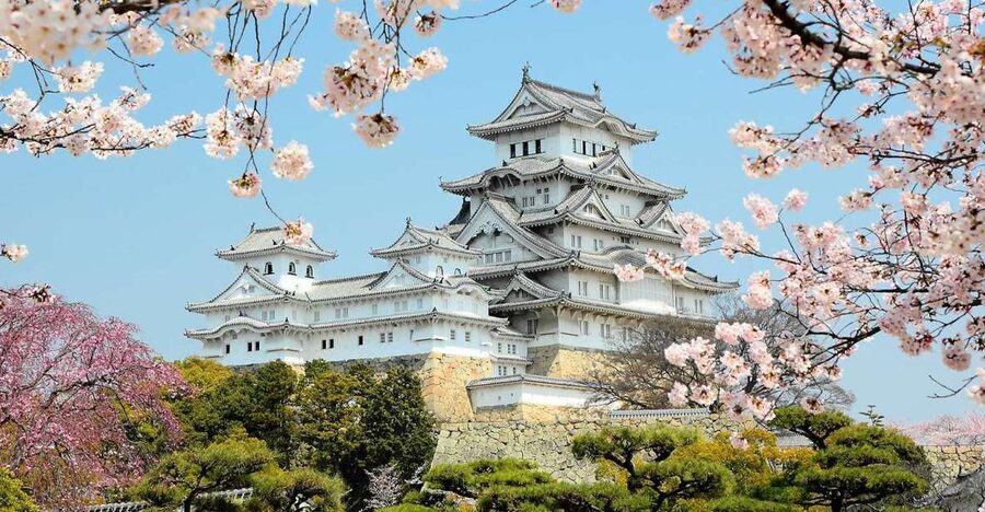 Himeji: Private Customized Tour with Licensed Guide - Entering Himeji Castle, Japan’s great surviving original