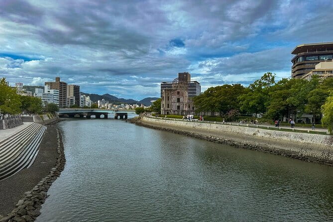 Hiroshima and Miyajima Day Trip with Itsukushima Shrine & Ferry - Meeting at Hiroshima Station without confusion