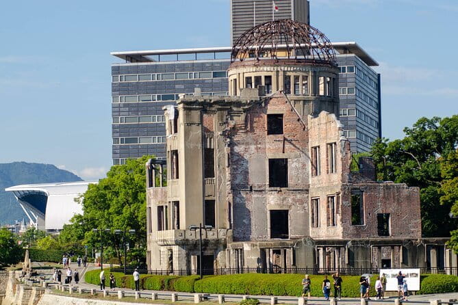 Hiroshima and Miyajima Private Guided Tour - Hiroshima Castle and Shukkeien Garden