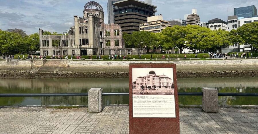Hiroshima; Hiroshima Peace Memorial Museum and Castle Tour - Walking through Peace Memorial Park