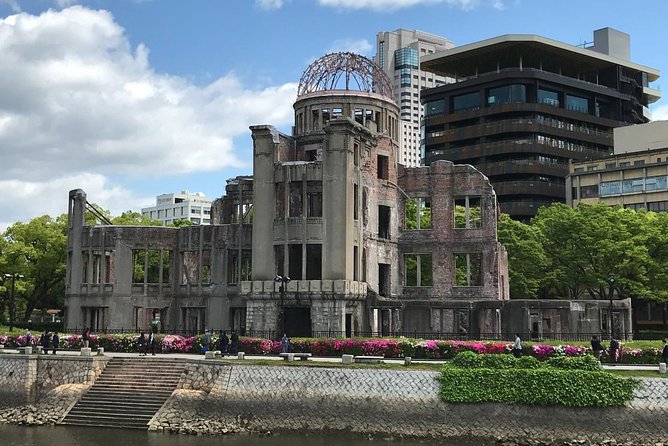 Hiroshima in a Nutshell: Morning Bike Adventure - Shukkei-en Garden: a calm final stop