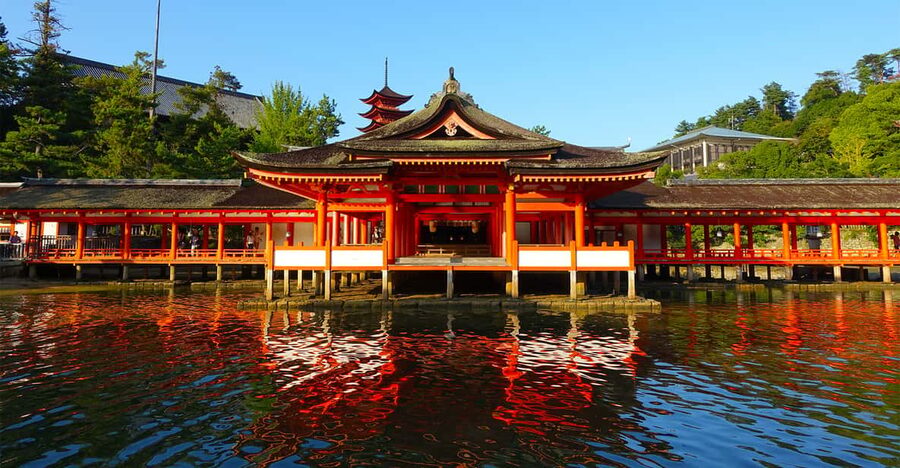 Hiroshima & Miyajima: Full-Day Private Tour & Licensed Guide - Lunch and Hiroshima flavors
