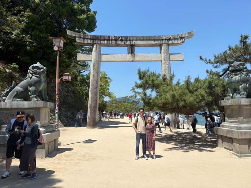 Hiroshima: Miyajima Island Half-Day Tour with Guide - Itsukushima Shrine and the changing torii gate
